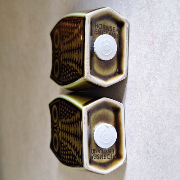 SALE!! HORNSEA England Heirloom "Green" Owl (Very rare) Salt & Pepper Shakers - Picture 5 of 9